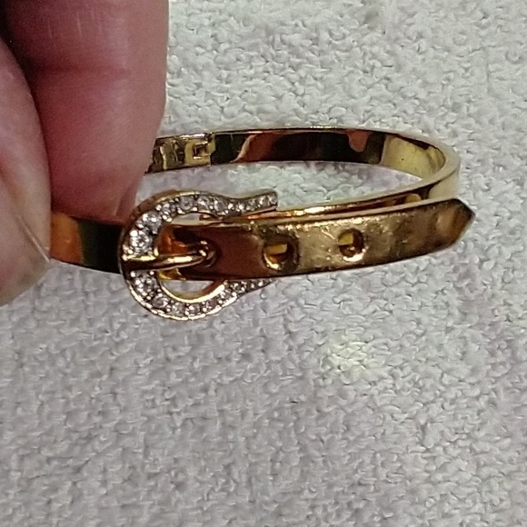 Goldtone juicy couture belt buckle crystal hinged bracelet - Picture 1 of 8